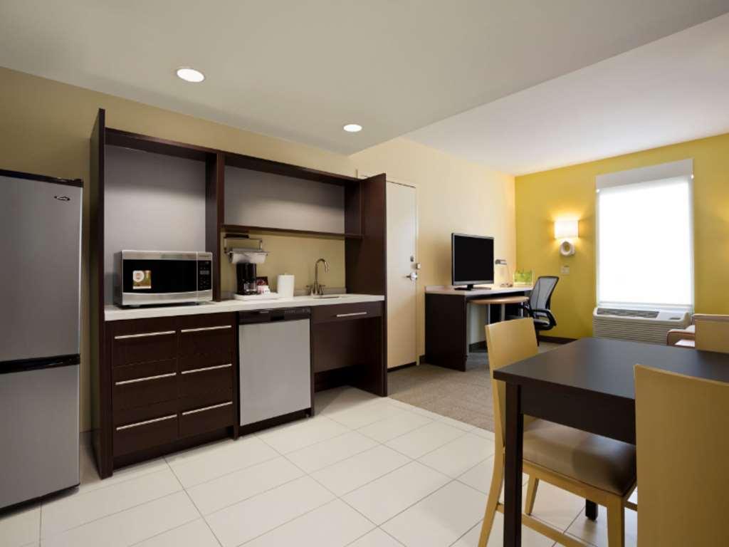 Home2 Suites By Hilton Greensboro Airport, Nc Habitación foto